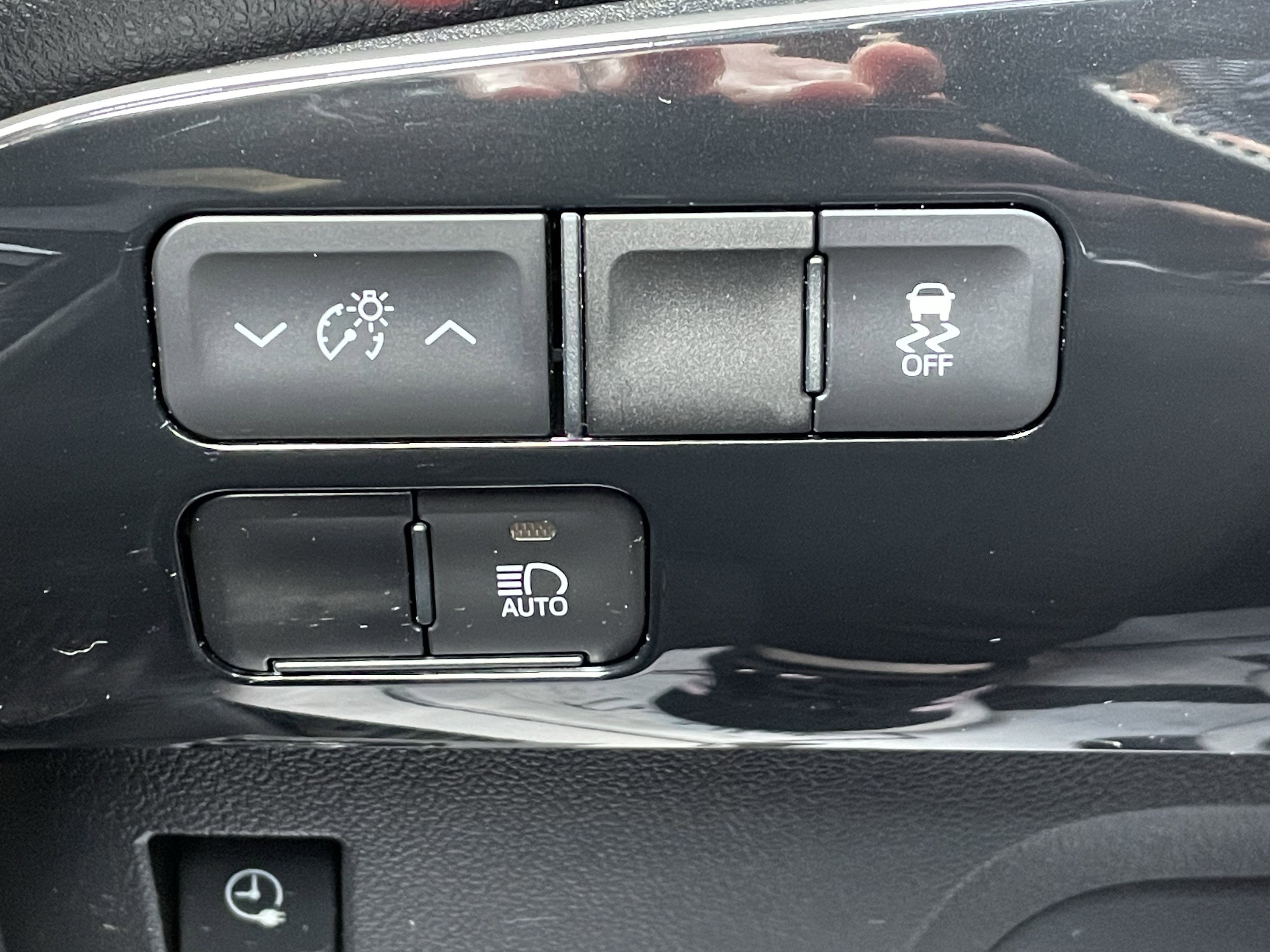 Used 2020 Toyota Prius Prime LE image 20