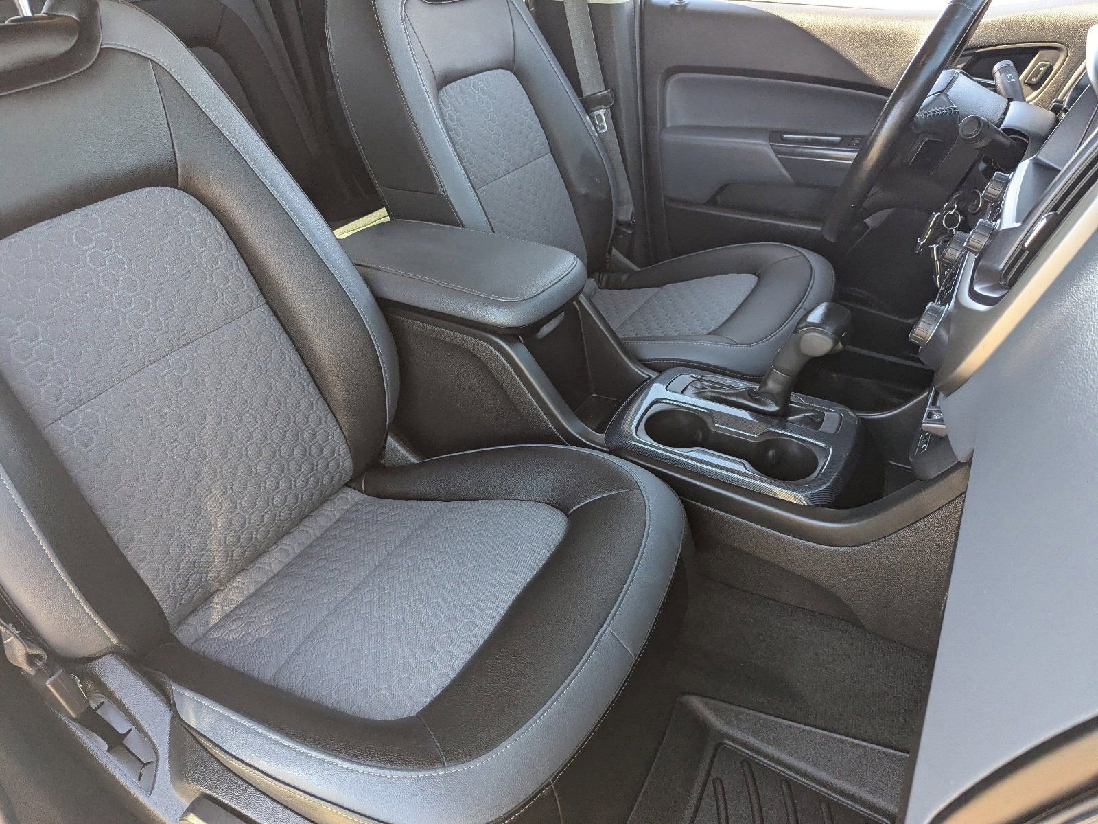 Used 2017 Chevrolet Colorado Z71 AWD/4WD image 10