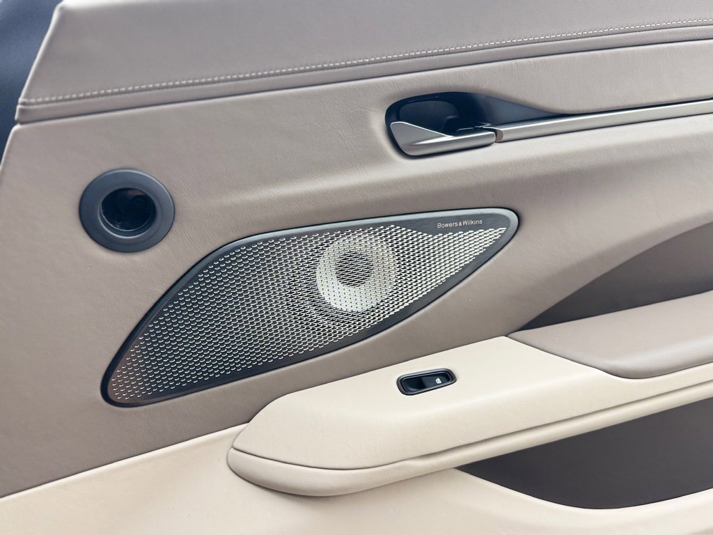 New 2025 Aston Martin V8 Vantage Coupe image 10