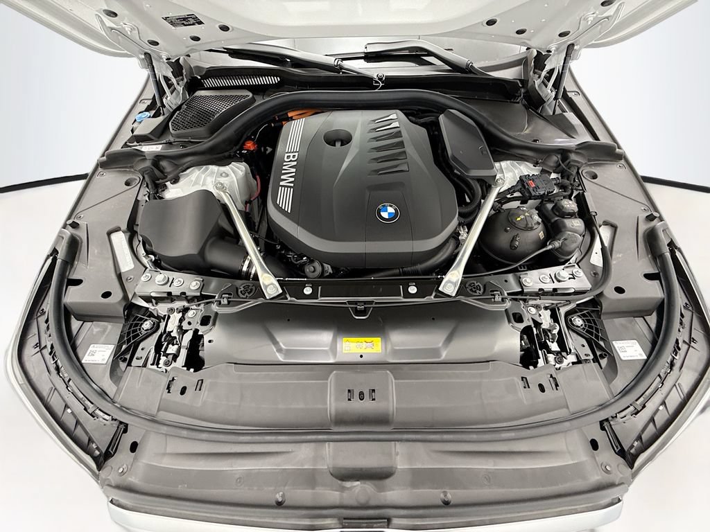 New 2027 BMW 550e xDrive AWD/4WD image 28