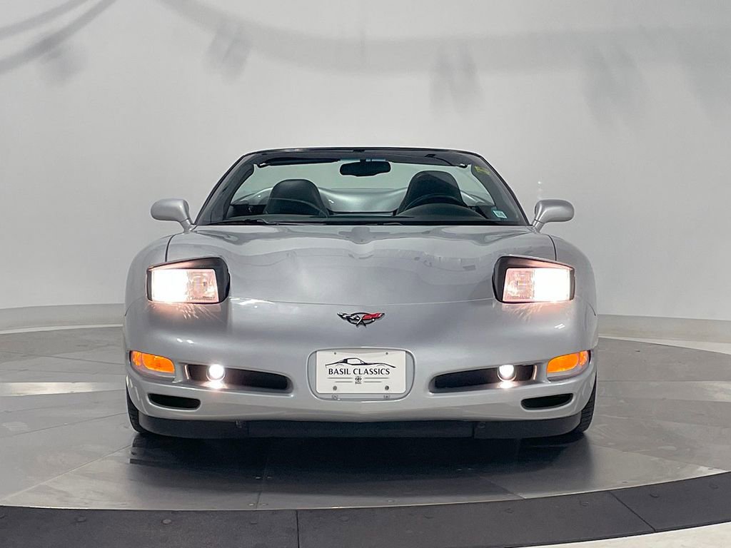 Used 2000 Chevrolet Corvette Convertible w/ Performance Handling Pkg image 19