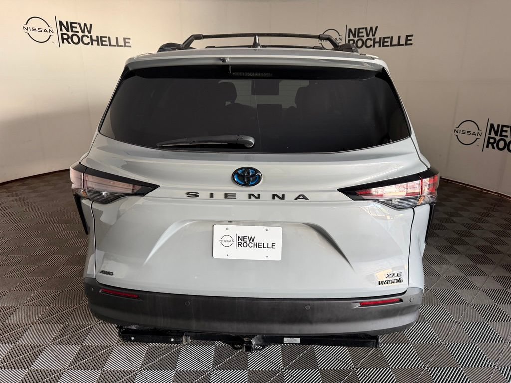 Used 2023 Toyota Sienna XLE Woodland Edition AWD/4WD image 8