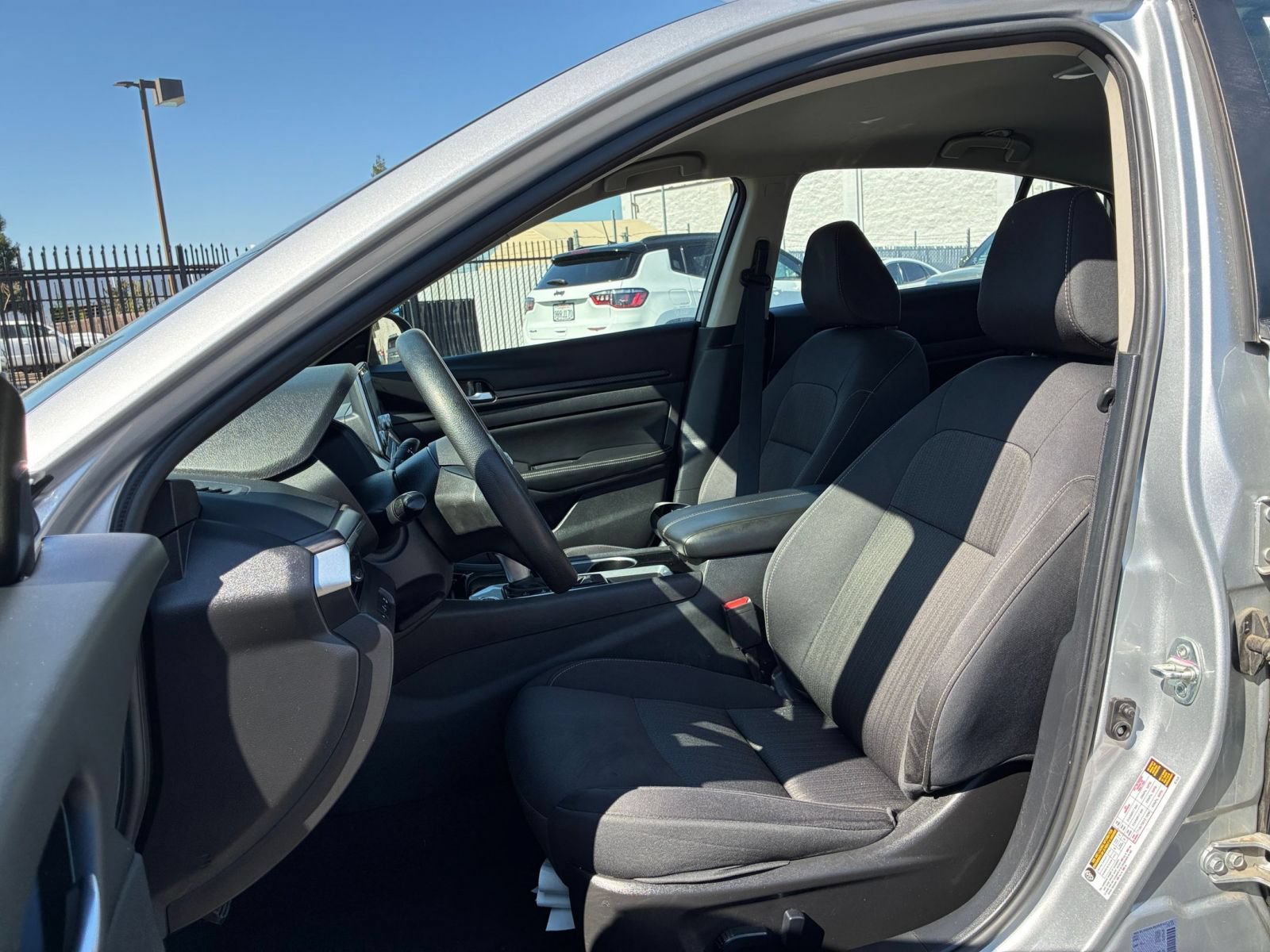 Used 2024 Nissan Altima 2.5 SV FWD image 27
