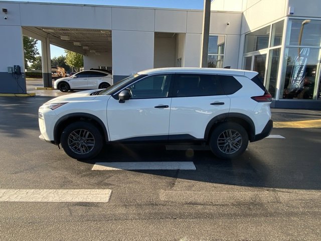 Used 2023 Nissan Rogue S image 4