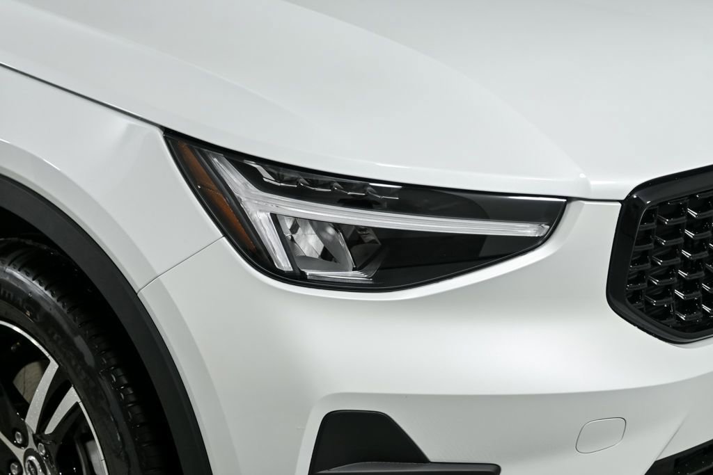 Certified 2026 Volvo XC40 B5 Core w/ Climate Package image 37