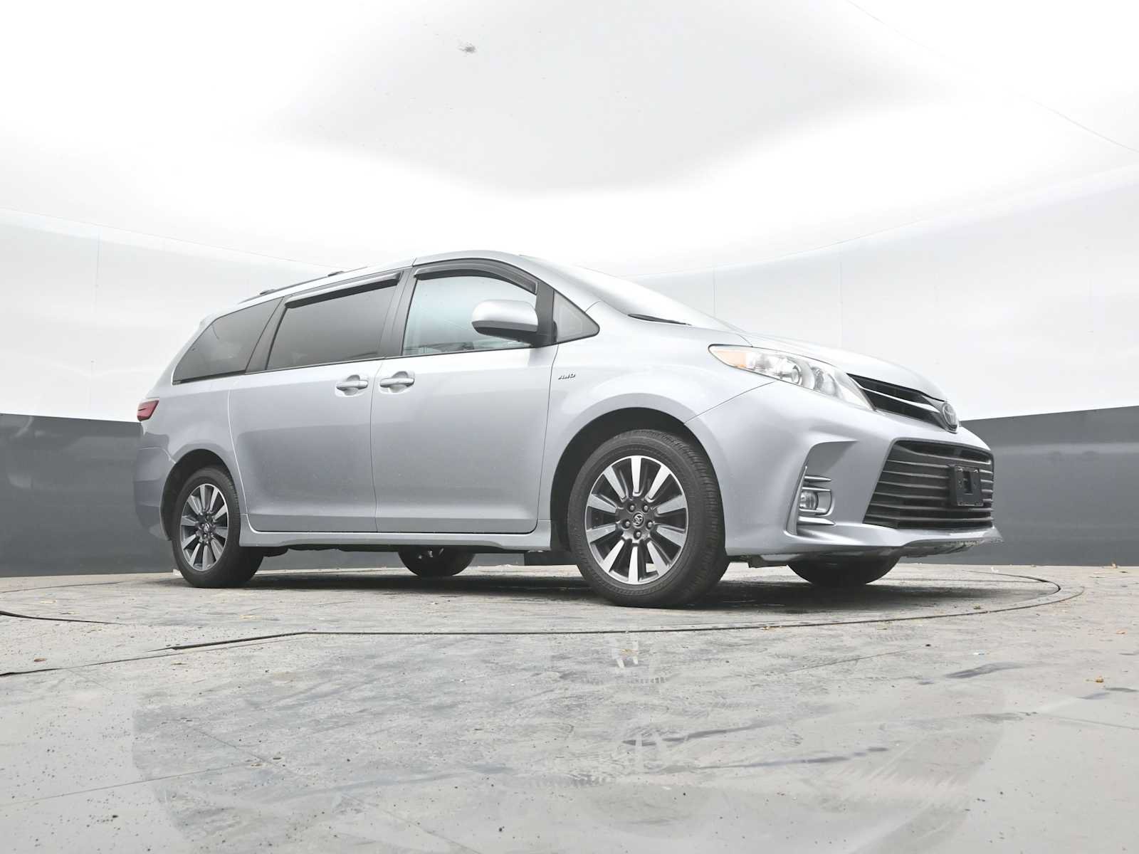 Used 2020 Toyota Sienna XLE w/ XLE Navigation Package AWD/4WD image 28