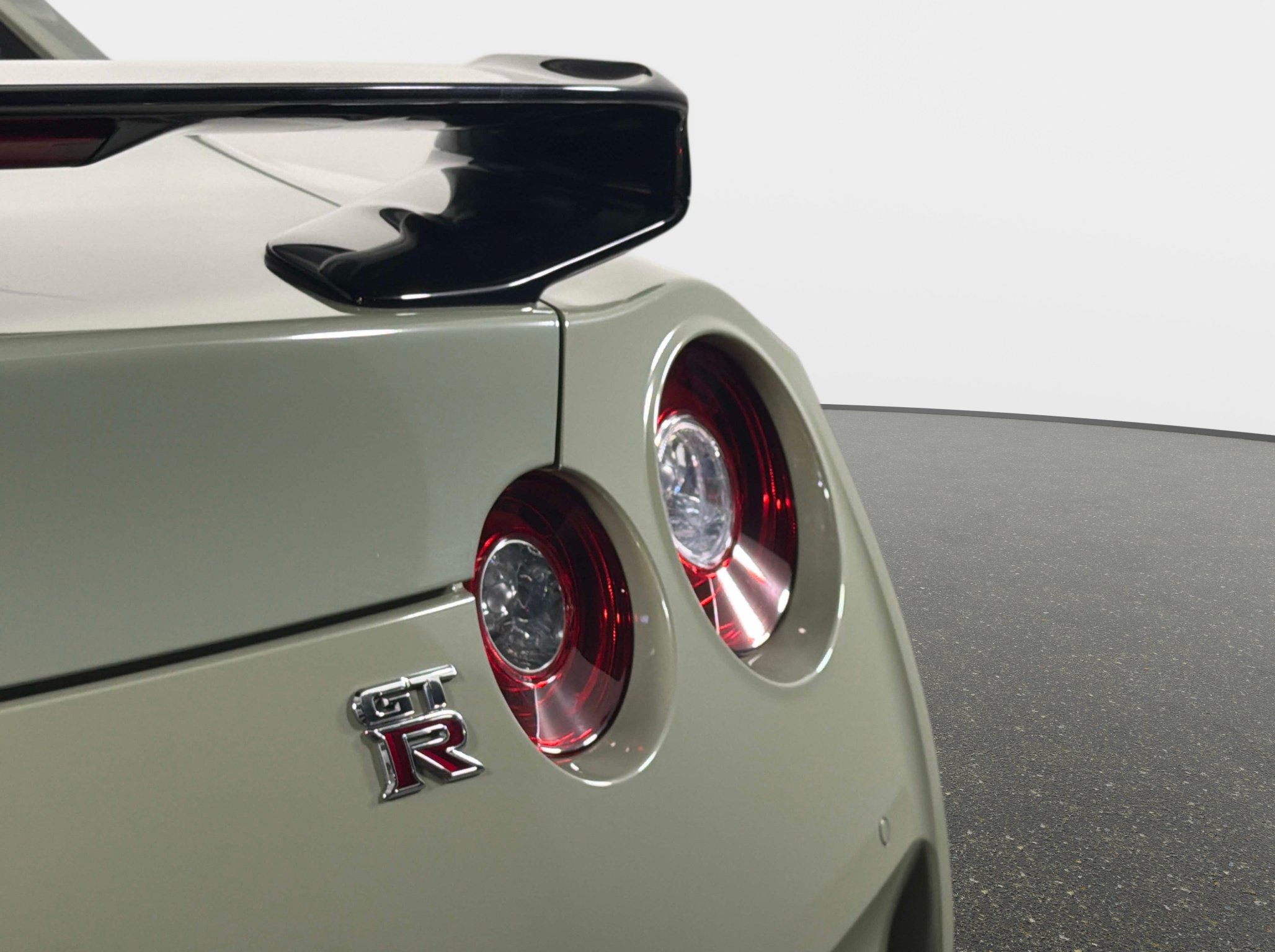 Used 2021 Nissan GT-R Premium AWD/4WD image 12