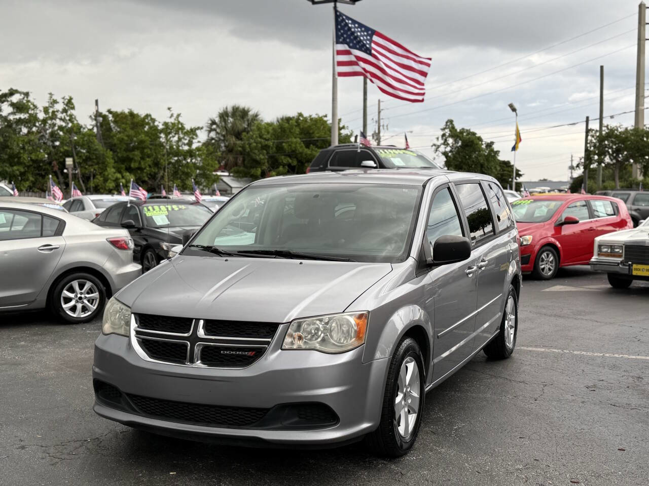 Used 2013 Dodge Grand Caravan SE image 1