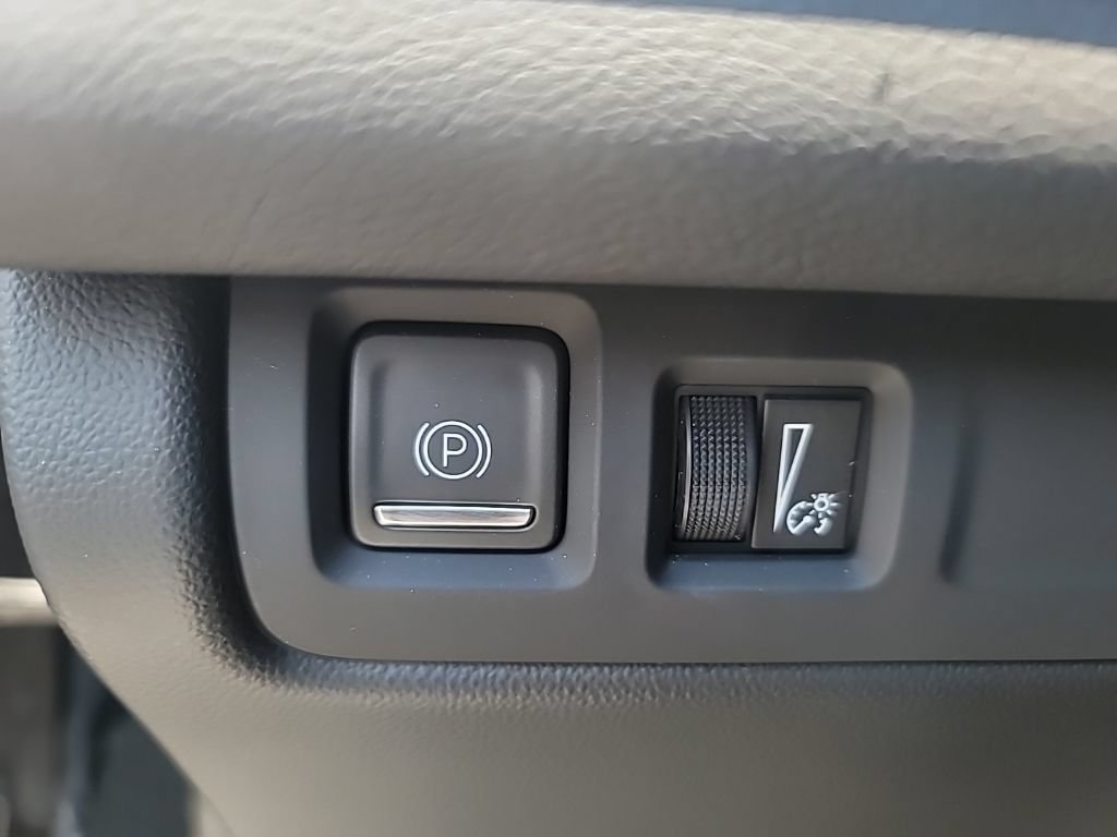 Used 2024 Cadillac XT4 Premium Luxury w/ Technology Package FWD image 22