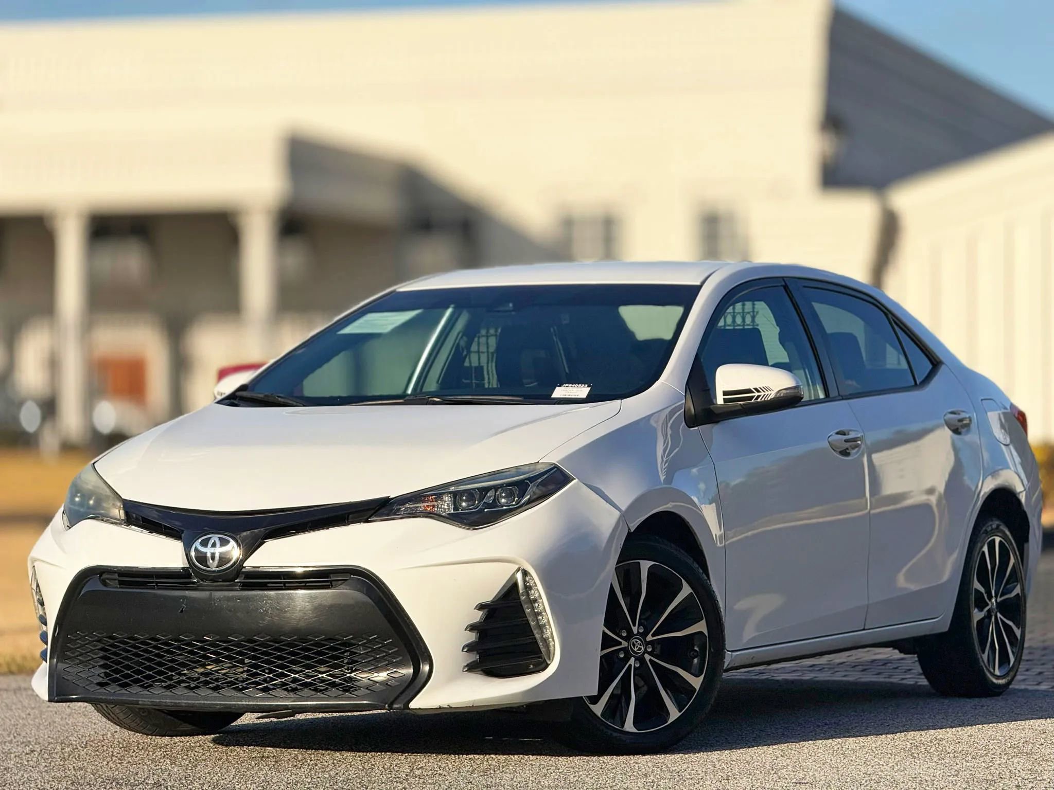 Used 2018 Toyota Corolla SE image 2