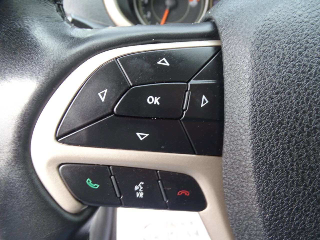 Used 2018 Jeep Cherokee Latitude w/ Quick Order Package 26T image 14