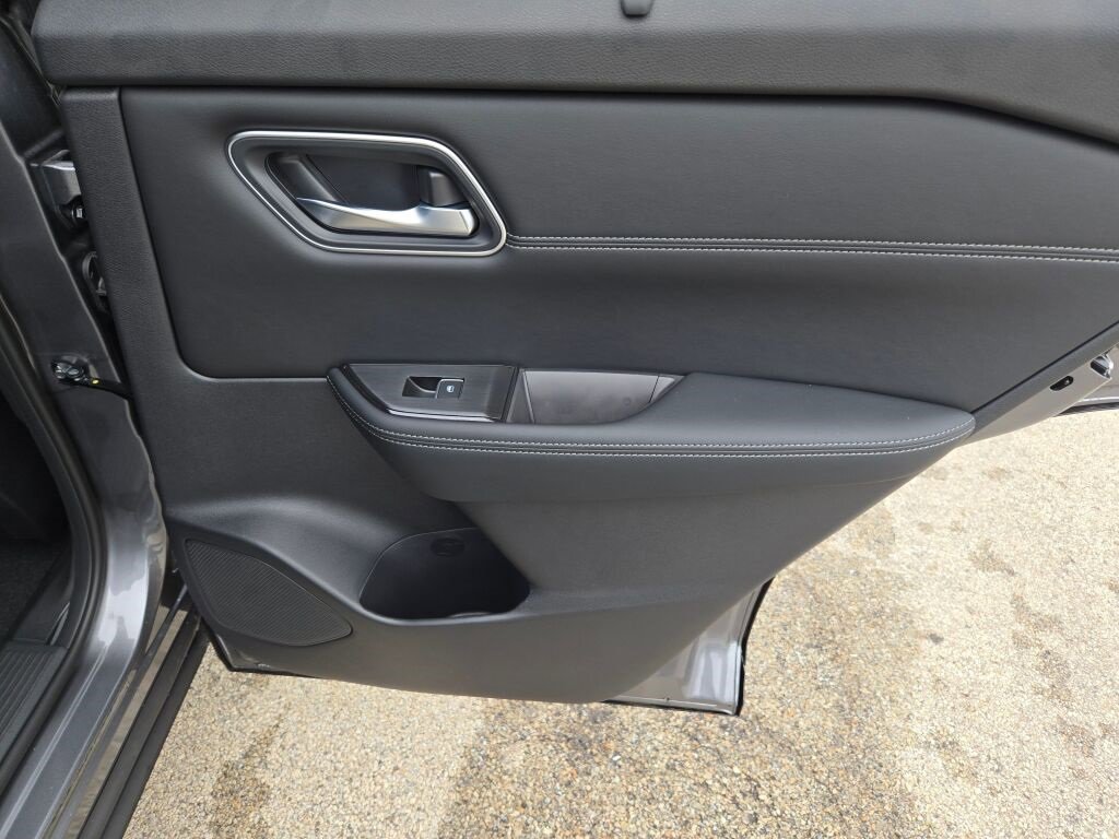 New 2026 Nissan Rogue Platinum w/ Platinum Premium Package image 9