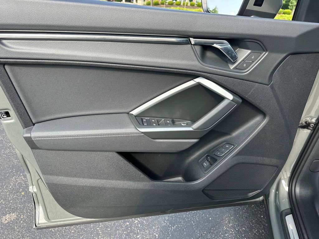 New 2025 Audi Q3 2.0T Premium image 10