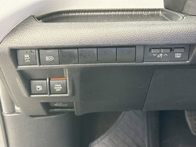 Used 2025 Toyota Sienna LE image 21