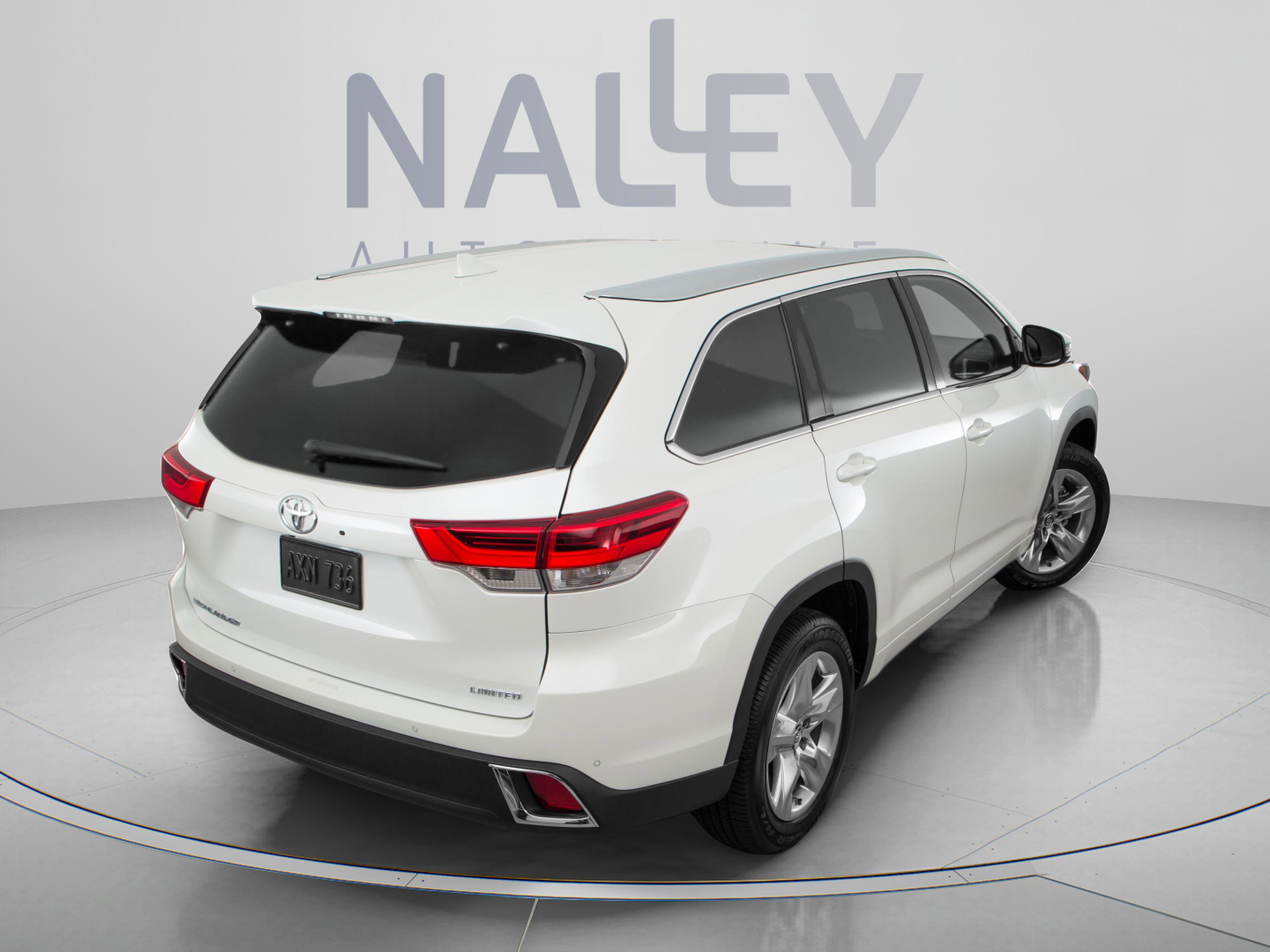 Used 2019 Toyota Highlander Limited Platinum FWD image 4