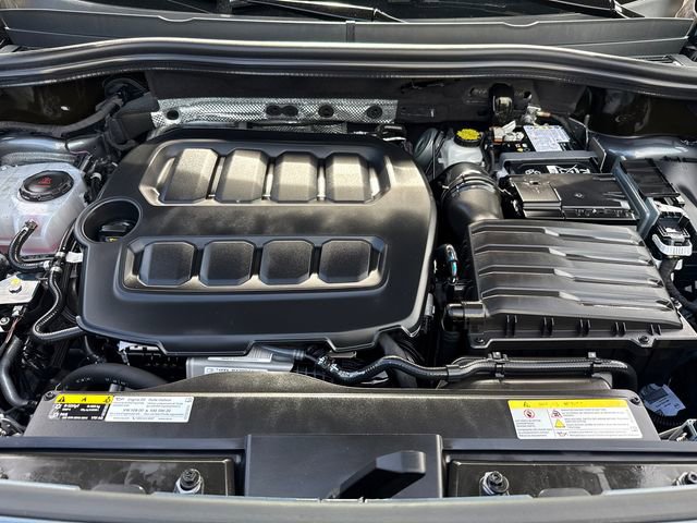 Used 2025 Volkswagen Tiguan SE image 12