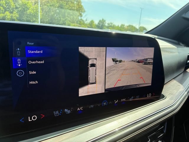 Used 2025 Chevrolet Suburban Premier AWD/4WD image 32