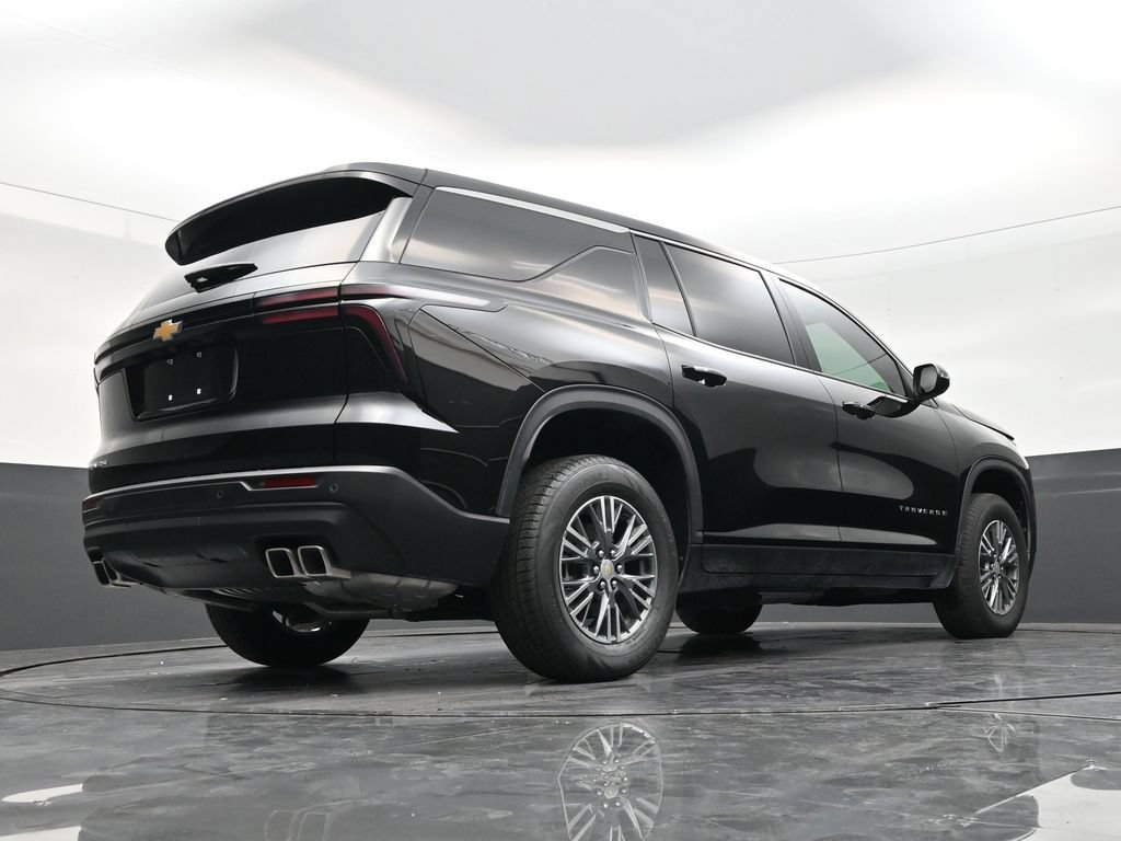 Used 2025 Chevrolet Traverse LT FWD image 23
