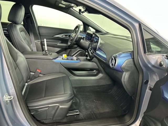 Used 2025 Chevrolet Equinox EV LT w/ Convenience Package image 27
