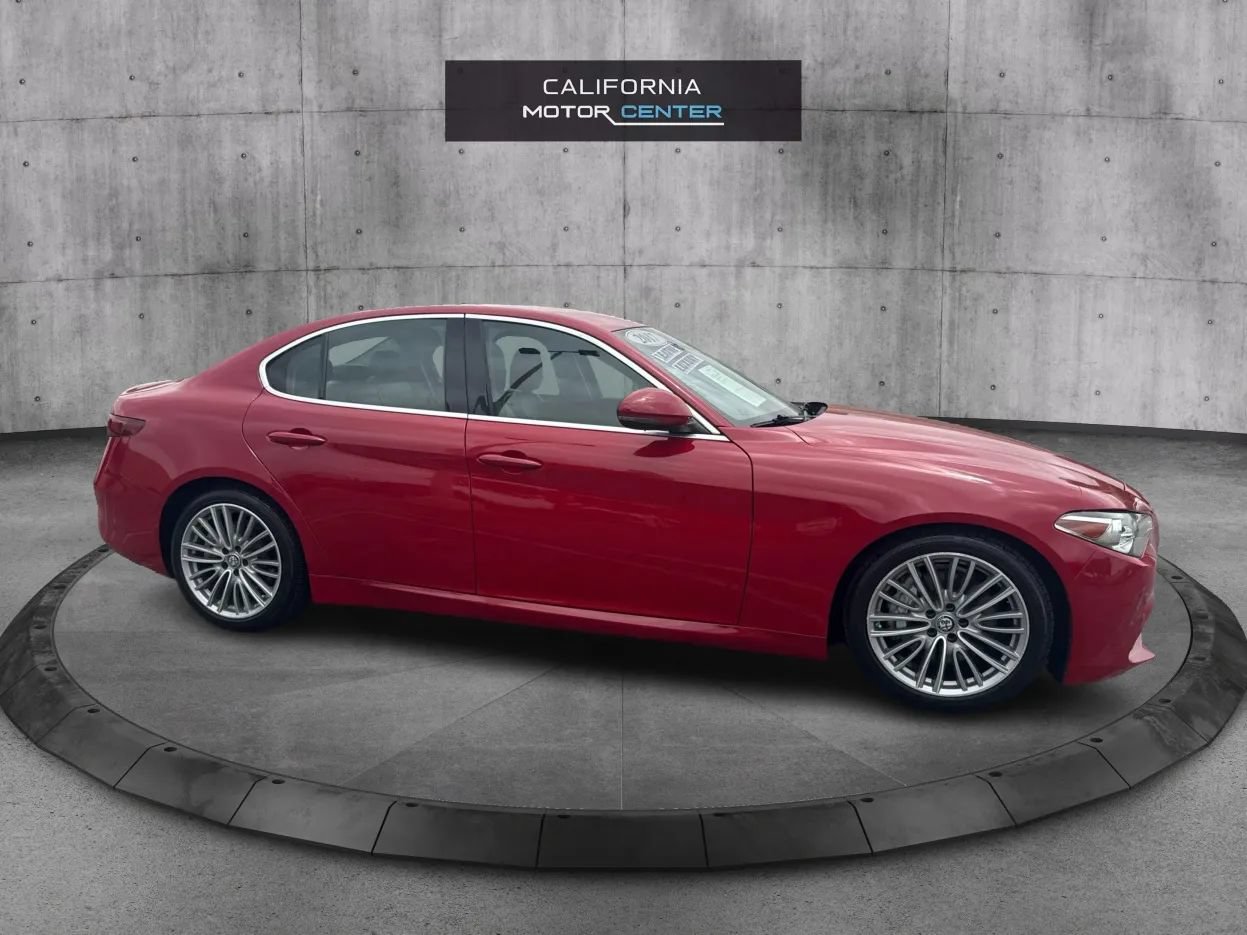 Used 2017 Alfa Romeo Giulia Ti w/ TI Lusso Light Wood Package RWD image 4