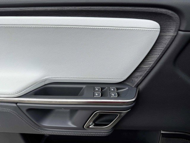 Used 2024 Rivian R1S Adventure image 21