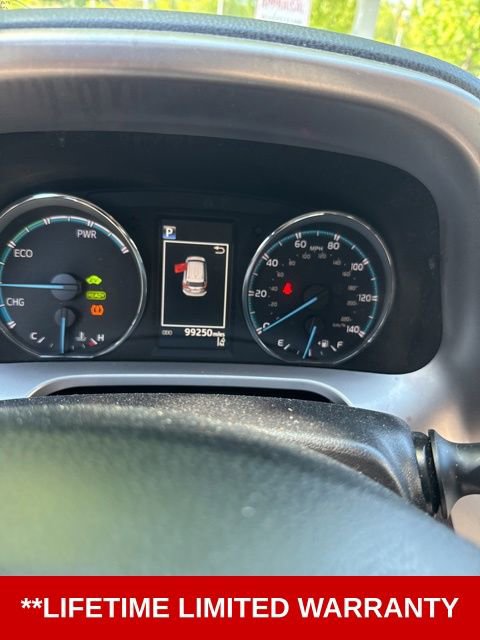Used 2017 Toyota RAV4 XLE AWD/4WD image 3