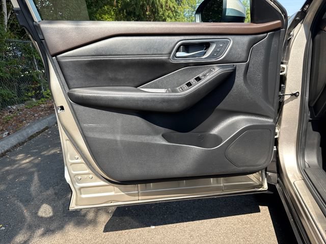 Used 2021 Nissan Rogue Platinum AWD/4WD image 15