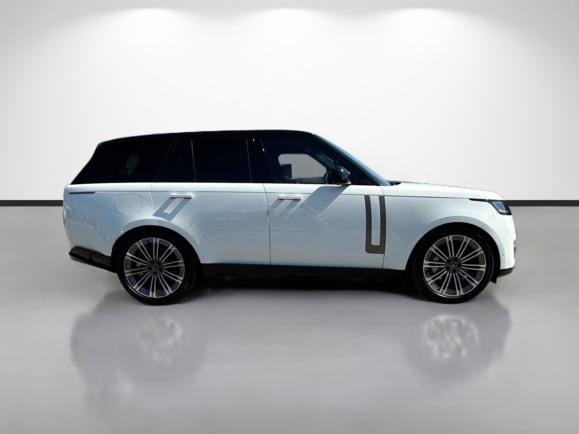 Used 2025 Land Rover Range Rover SE image 6