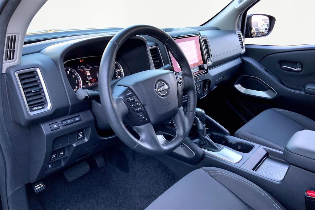 Used 2023 Nissan Frontier SV image 12