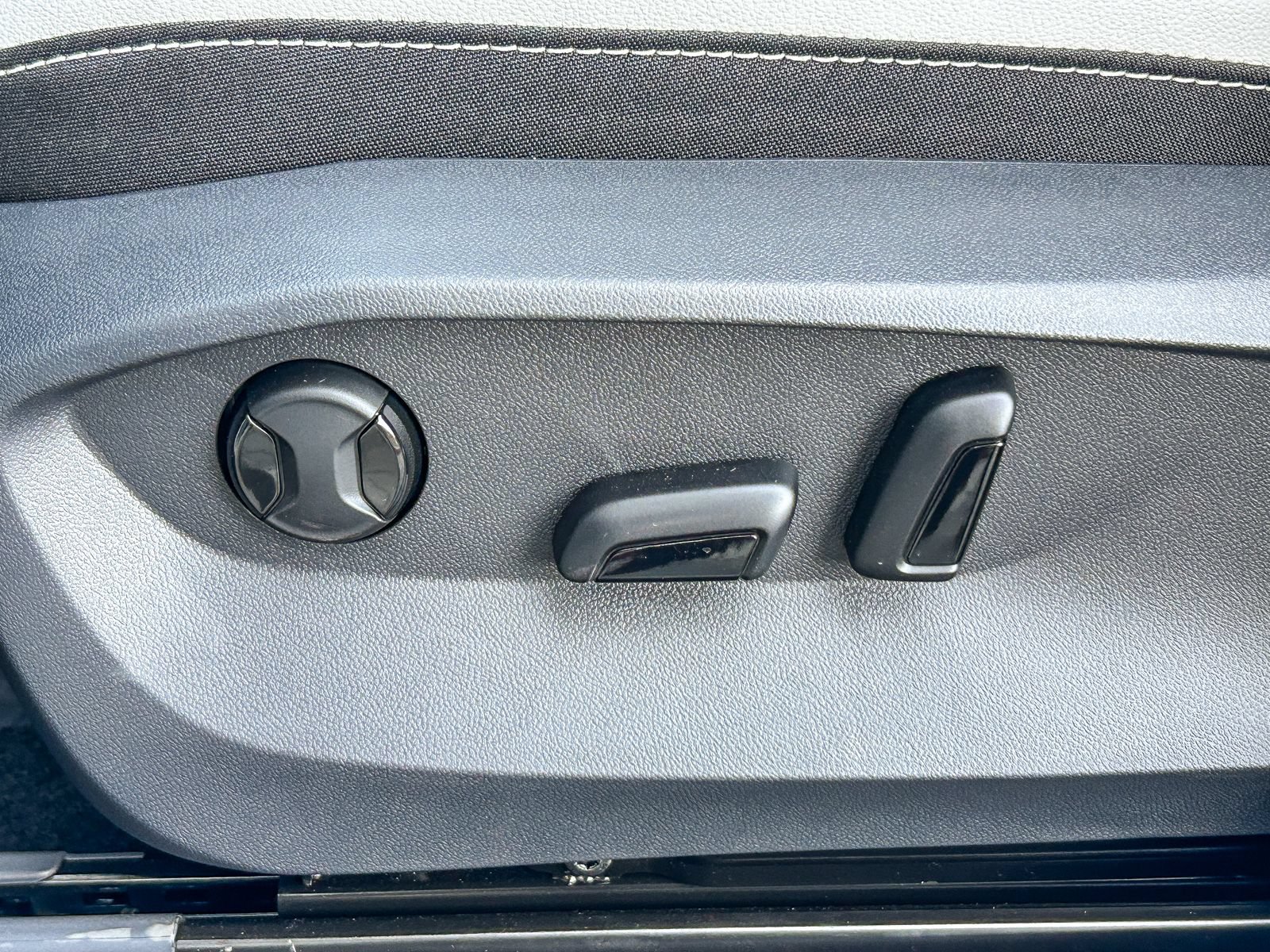 New 2026 Volkswagen Taos SE FWD image 24