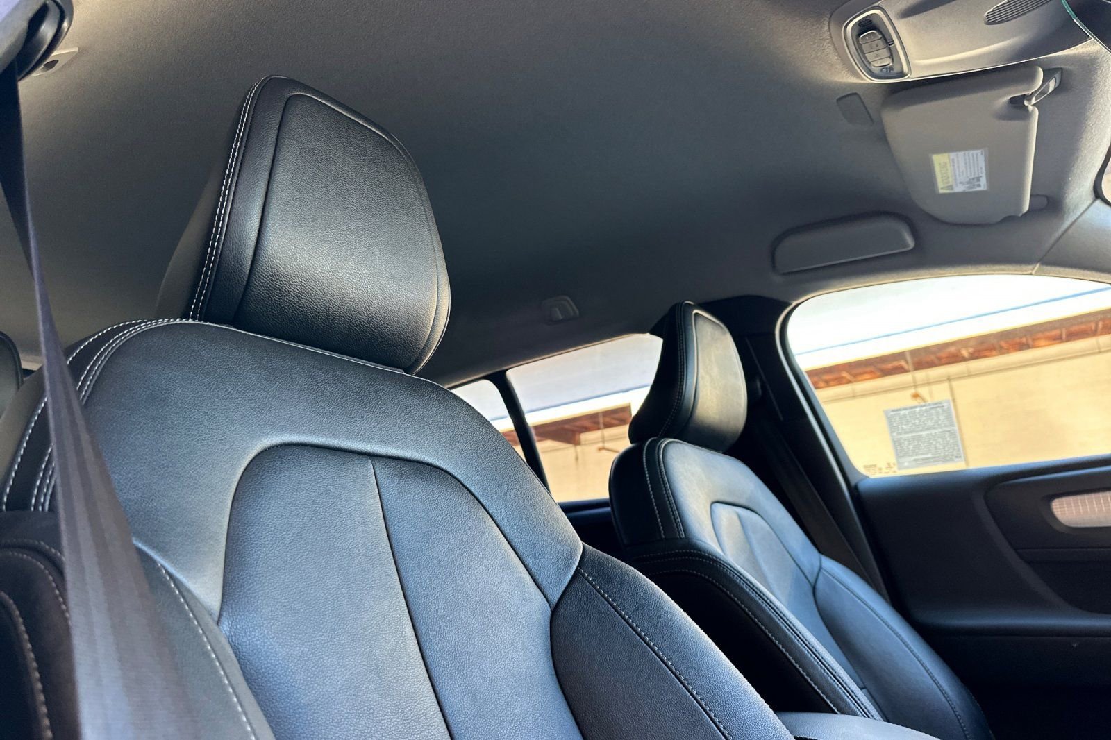 Used 2021 Volvo XC40 T5 Momentum w/ Premium Package image 21