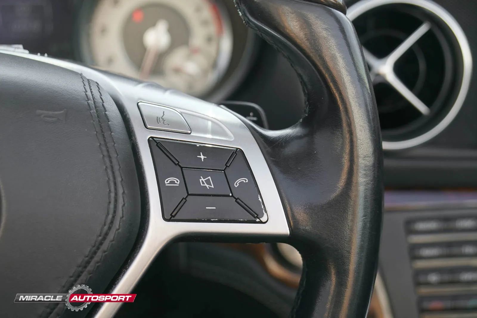 Used 2013 Mercedes-Benz SL 550 w/ Premium Pkg image 33