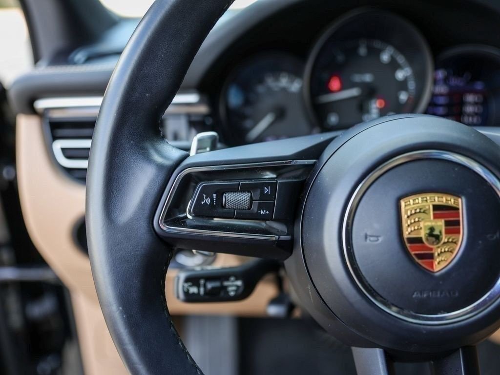 Certified 2023 Porsche Macan AWD/4WD image 21