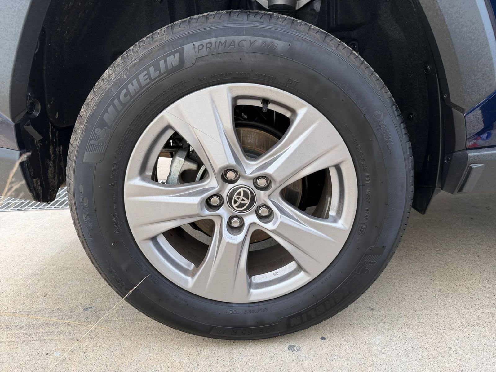 Used 2025 Toyota RAV4 XLE w/ Convenience Package image 31