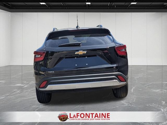 Used 2025 Chevrolet Trax LT FWD image 4