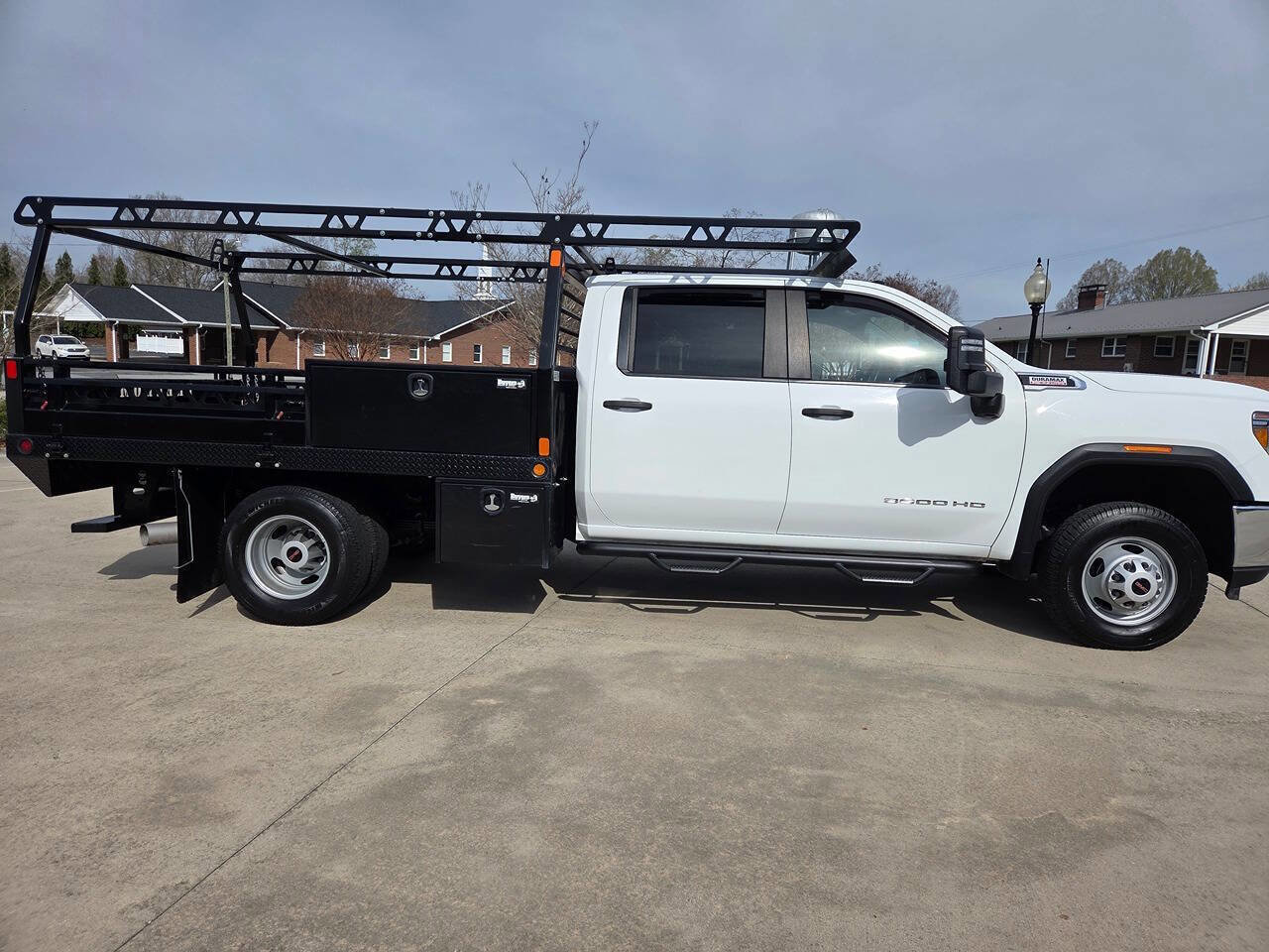 Used 2023 GMC Sierra 3500 Pro w/ Convenience Package image 5