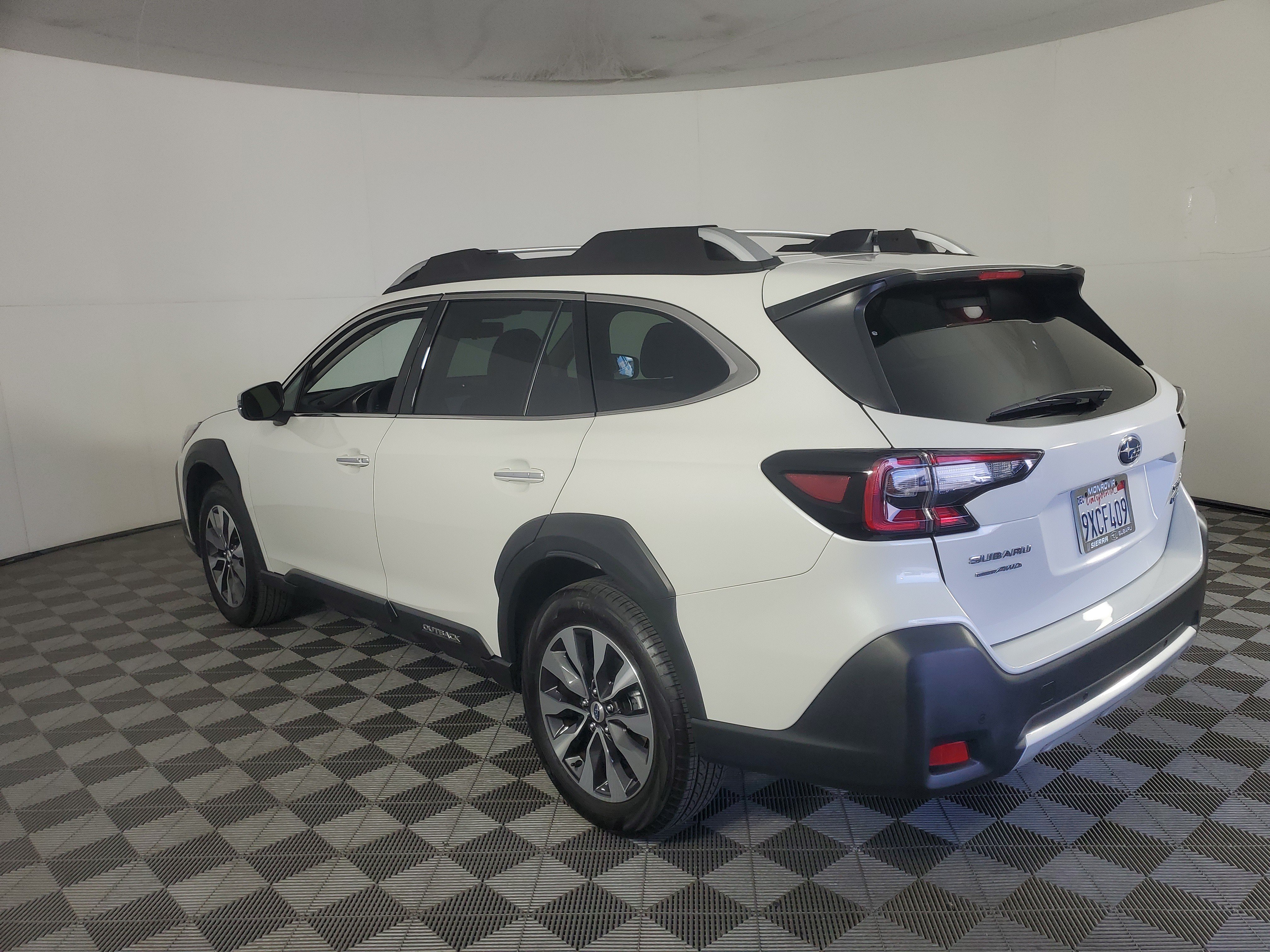 Used 2025 Subaru Outback Touring XT w/ Tech Package 2 AWD/4WD image 6