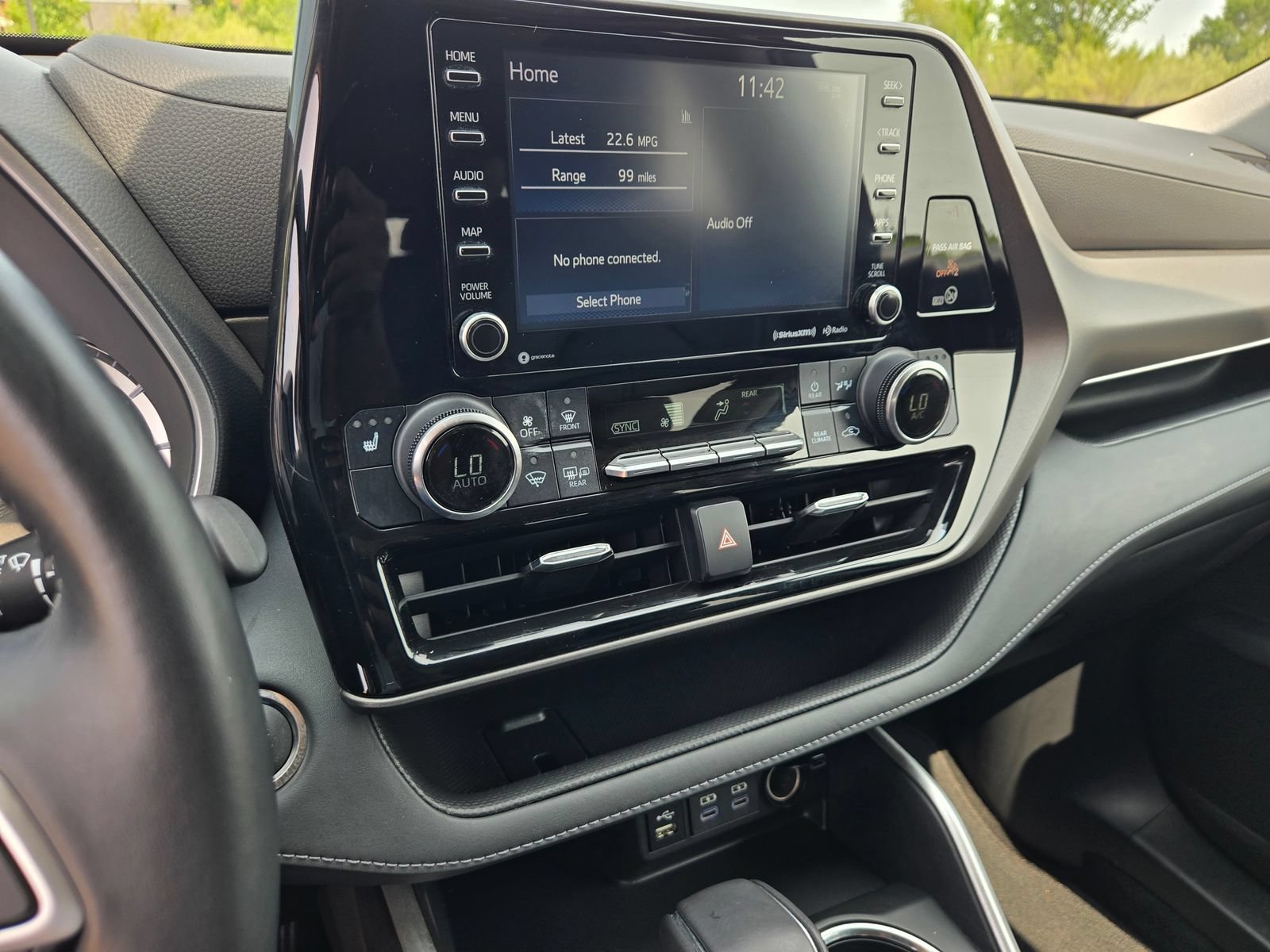 Used 2022 Toyota Highlander XLE FWD image 15