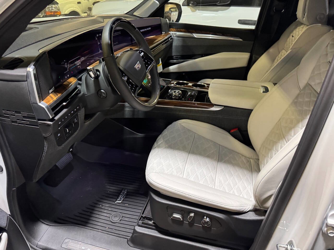 Used 2025 Cadillac Escalade Sport Platinum w/ LPO, ONYX Package image 3