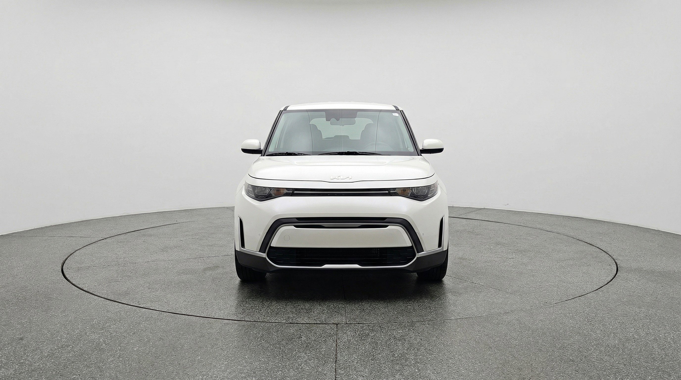 Used 2025 Kia Soul LX w/ LX Technology Package image 2