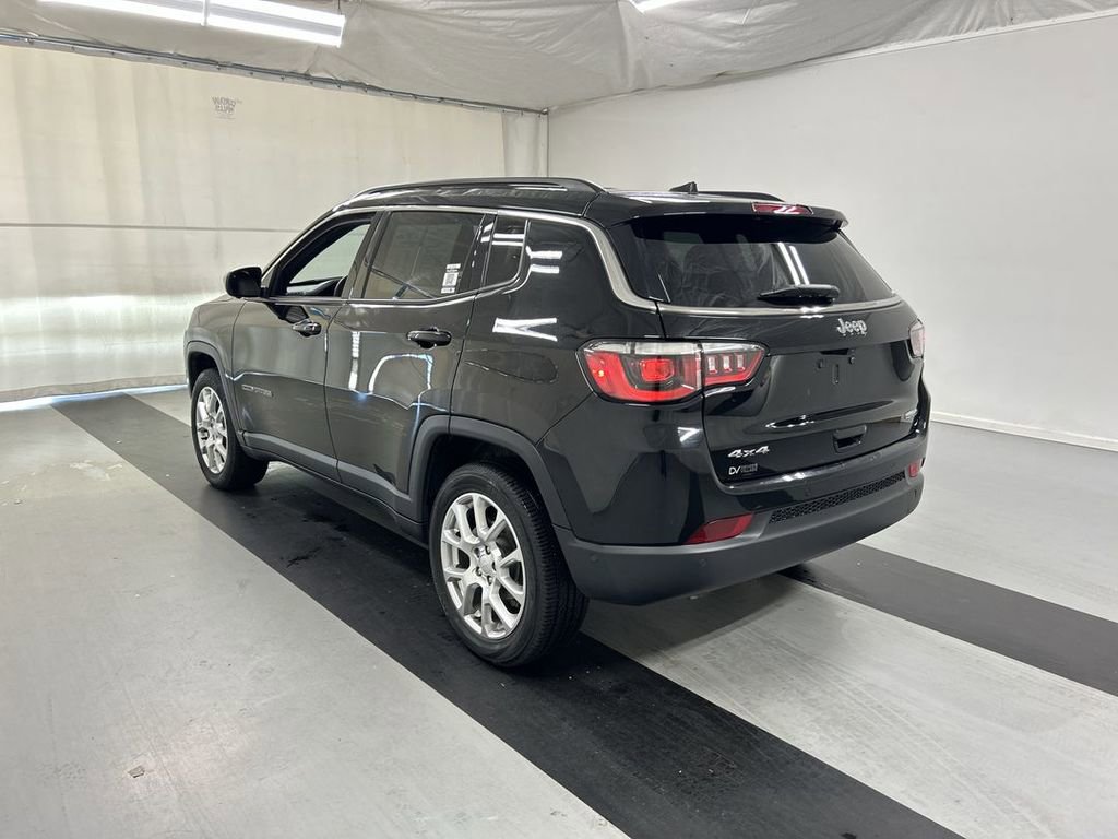 Used 2023 Jeep Compass Latitude AWD/4WD image 7
