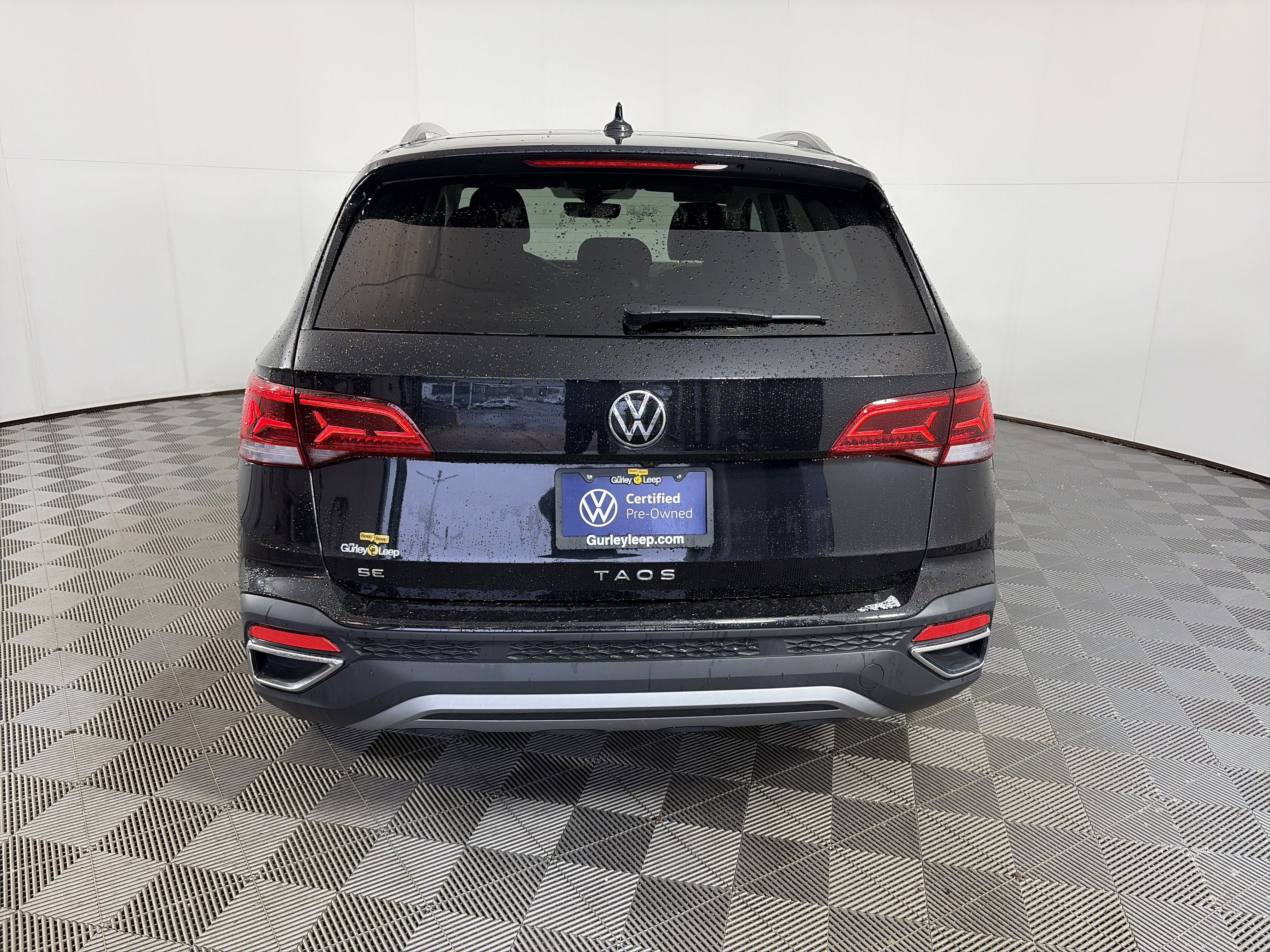 Used 2024 Volkswagen Taos SE w/ Panoramic Sunroof Package image 9