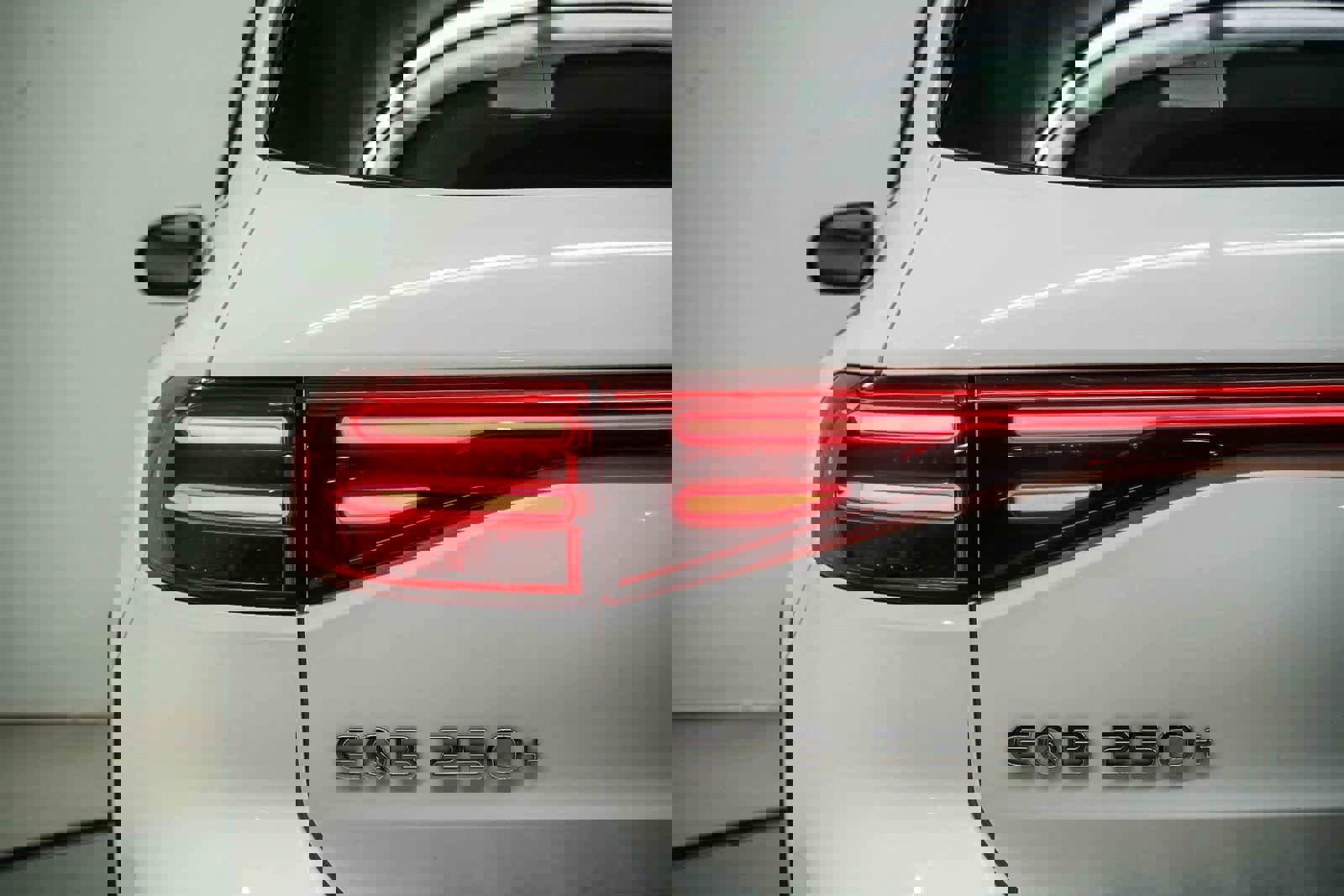 Used 2025 Mercedes-Benz EQB 250+ image 9