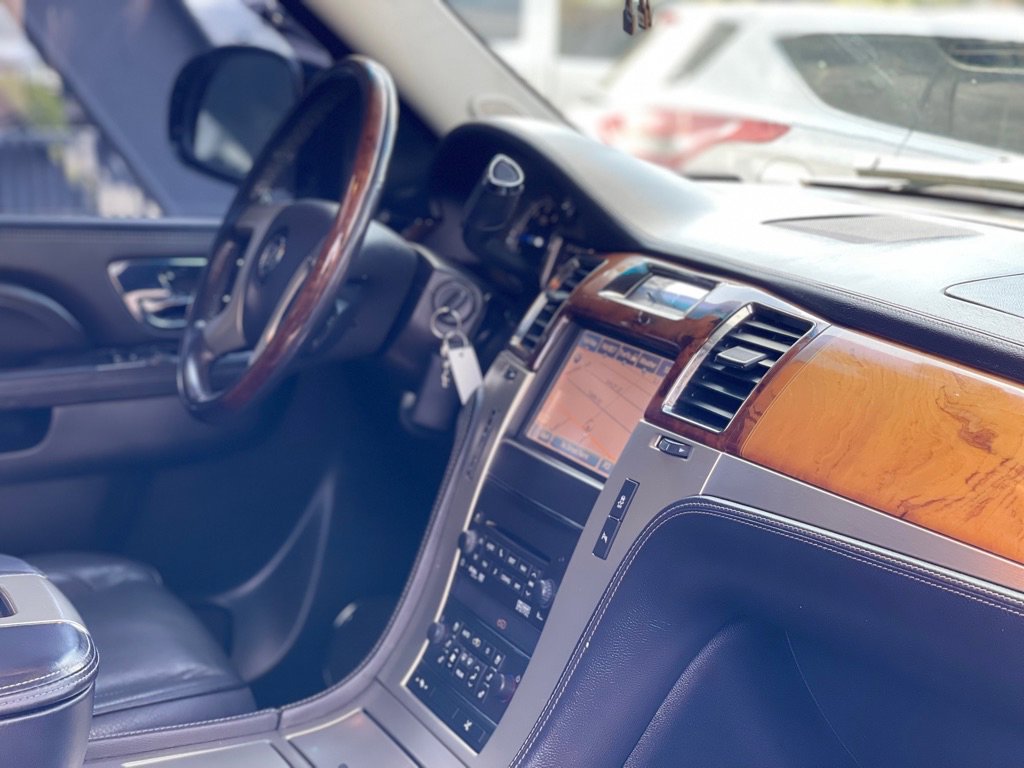 Used 2014 Cadillac Escalade ESV Platinum image 29