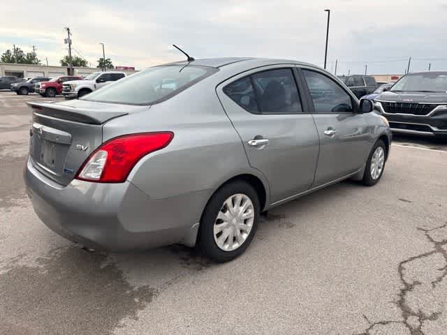 Used 2013 Nissan Versa SV FWD image 5