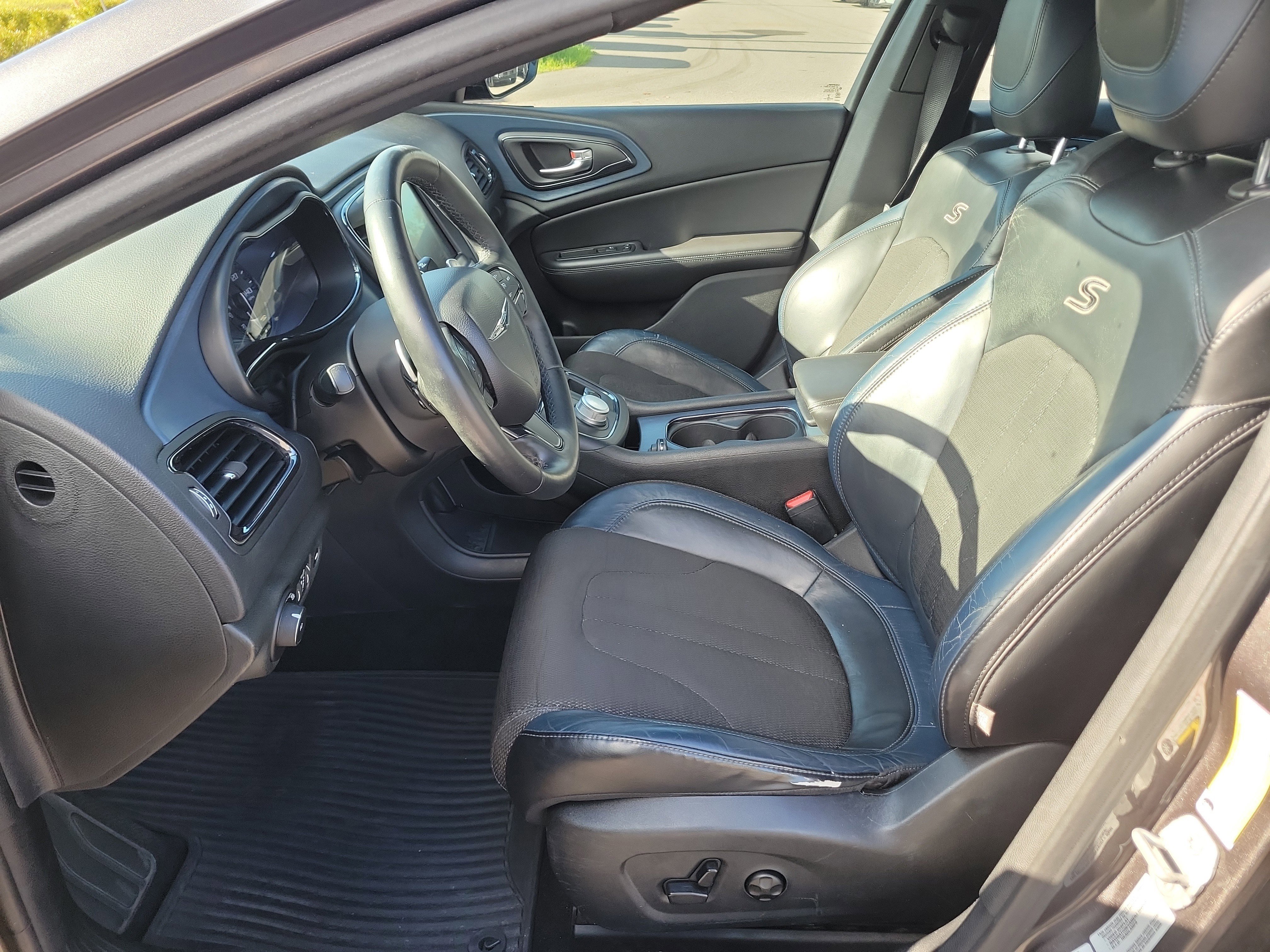 Used 2015 Chrysler 200 S w/ Navigation & Sound Group I FWD image 21