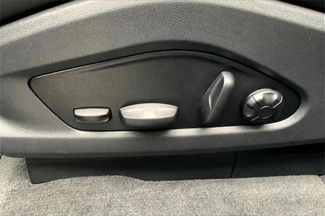Certified 2024 Porsche Macan 4 Electric image 31