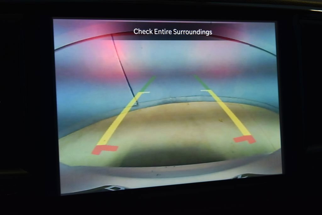 Used 2025 Chrysler Pacifica Select image 12