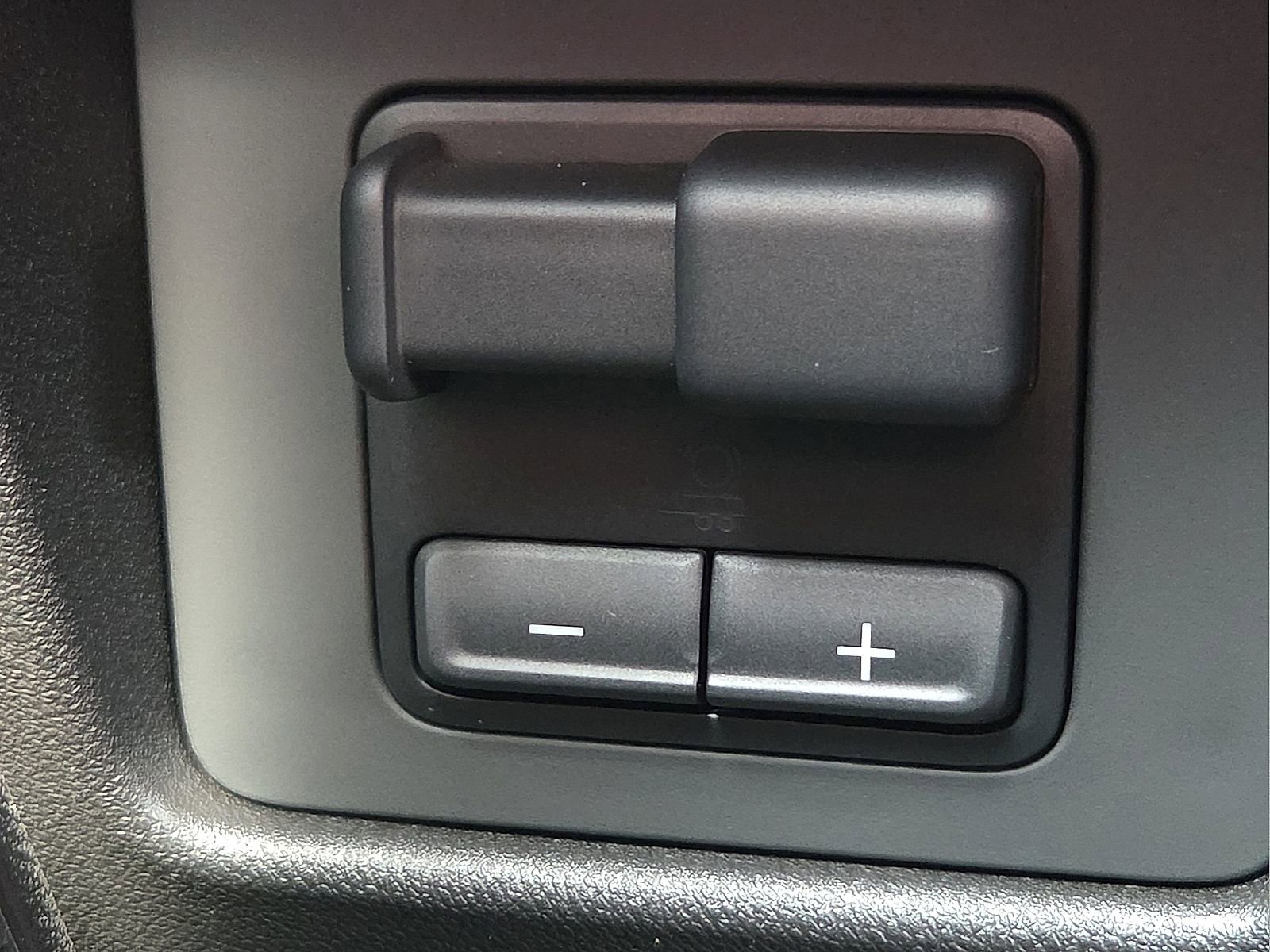Used 2025 Chevrolet Colorado ZR2 w/ Technology Package AWD/4WD image 19