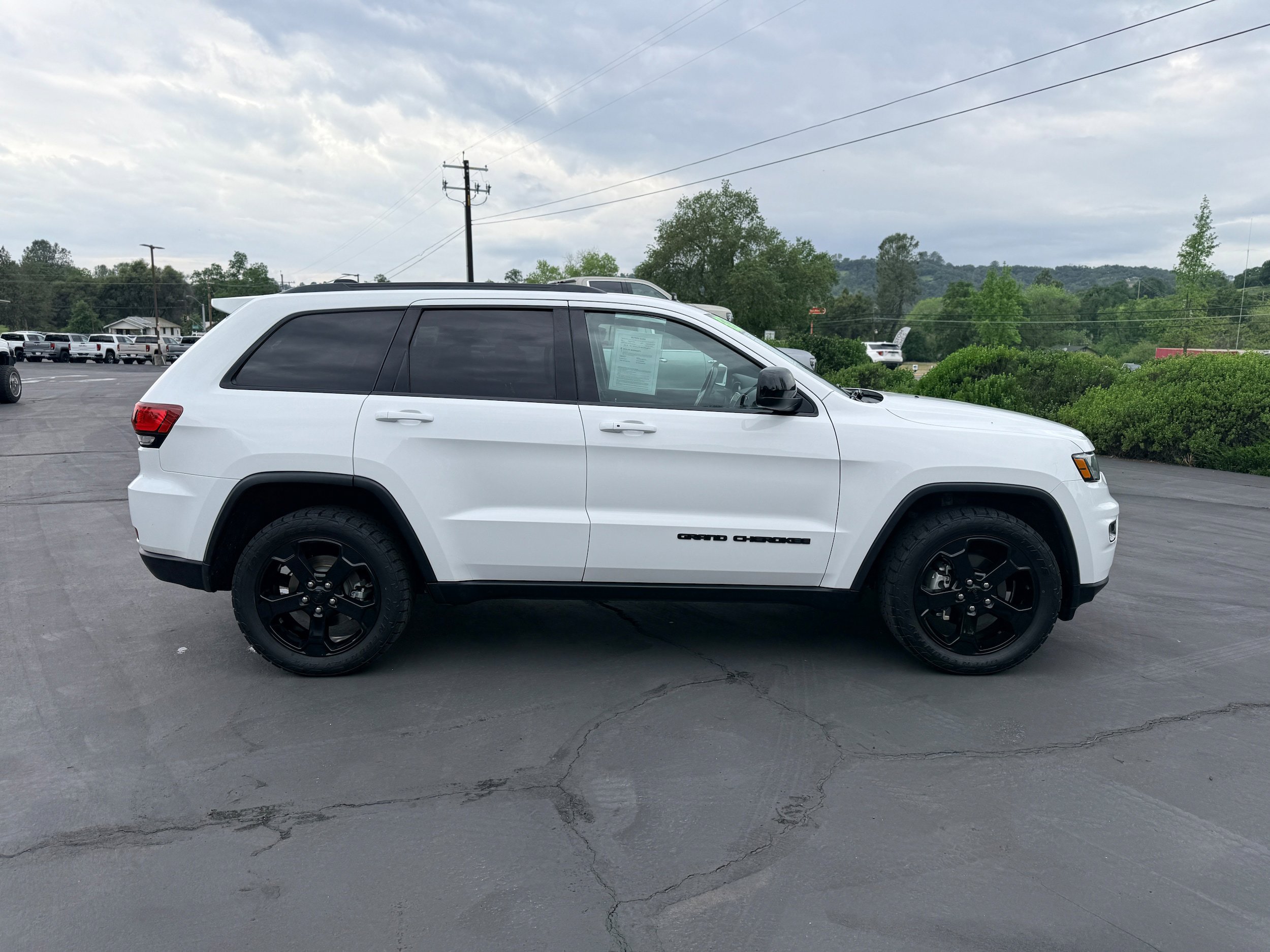 Used 2019 Jeep Grand Cherokee Laredo AWD/4WD image 5